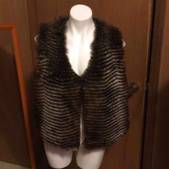 ‎Cato Faux Fur vest - Picture 1 of 2